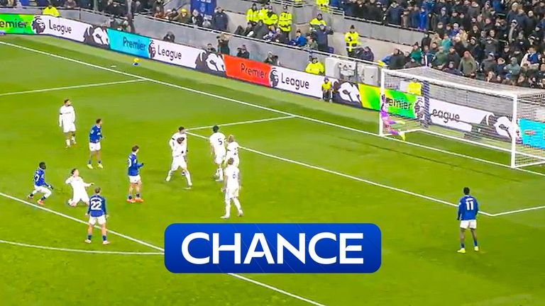 Idrissa Gueye hits the post for Everton against Leeds