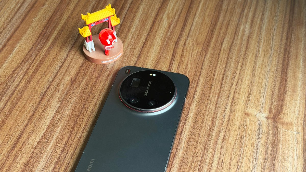 The Xiaomi 17 Ultra has some impressive additions that make taking pictures really fun