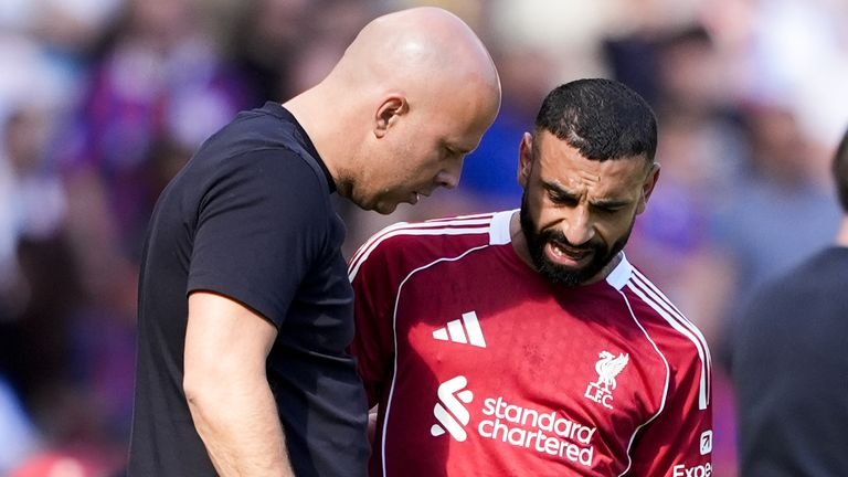 Mohamed Salah talks to Arne Slot after being substituted 