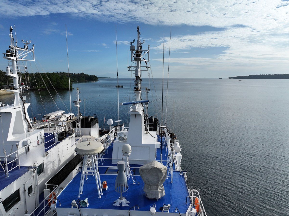 Quartermaster's SmartMast system set up on a vessel